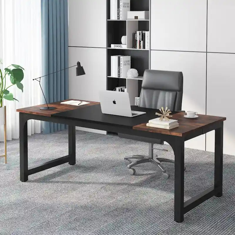 Grand bureau d'ordinateur