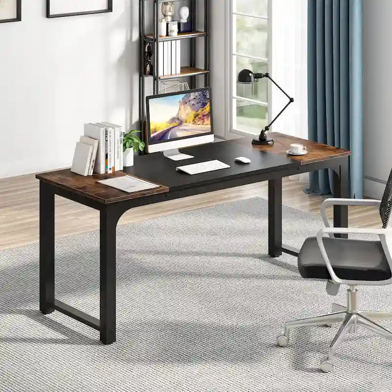 Grand bureau d'ordinateur