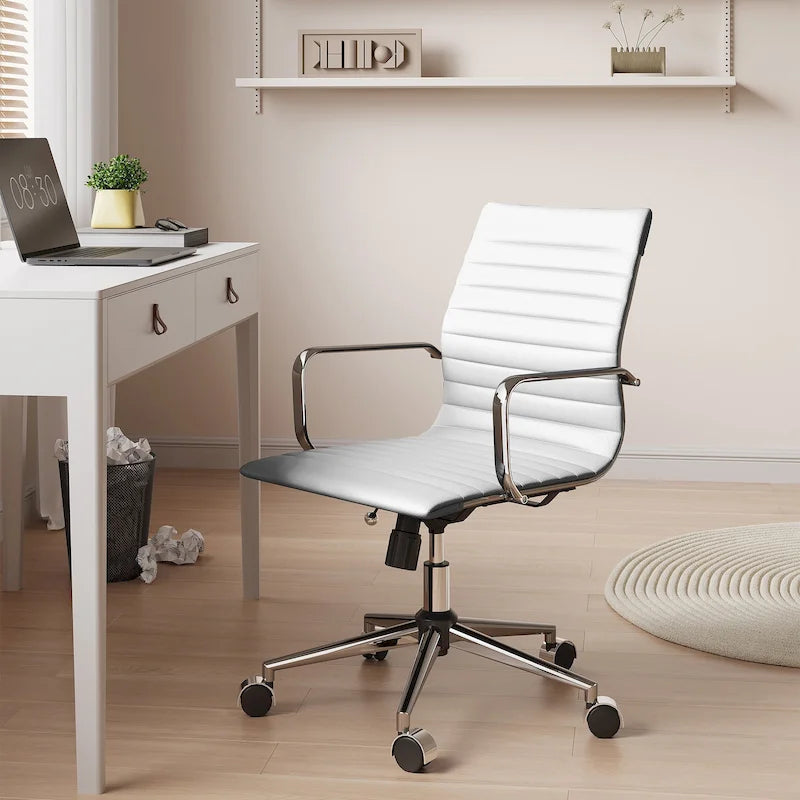 Fauteuil de bureau CAROCC à dossier côtelé, pivotant et inclinable, ergonomique, en cuir de qualité supérieure.