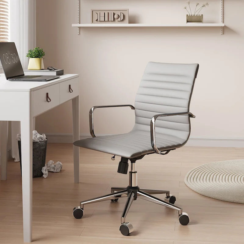 Fauteuil de bureau CAROCC à dossier côtelé, pivotant et inclinable, ergonomique, en cuir de qualité supérieure.