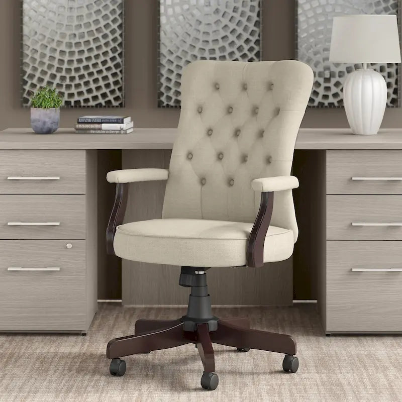 Fauteuil de bureau capitonné à dossier haut Salinas avec accoudoirs, par Bush Furniture